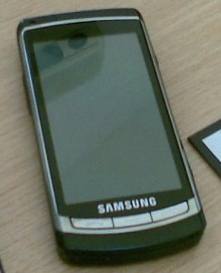 Samsung i8910 Acme: вид спереди